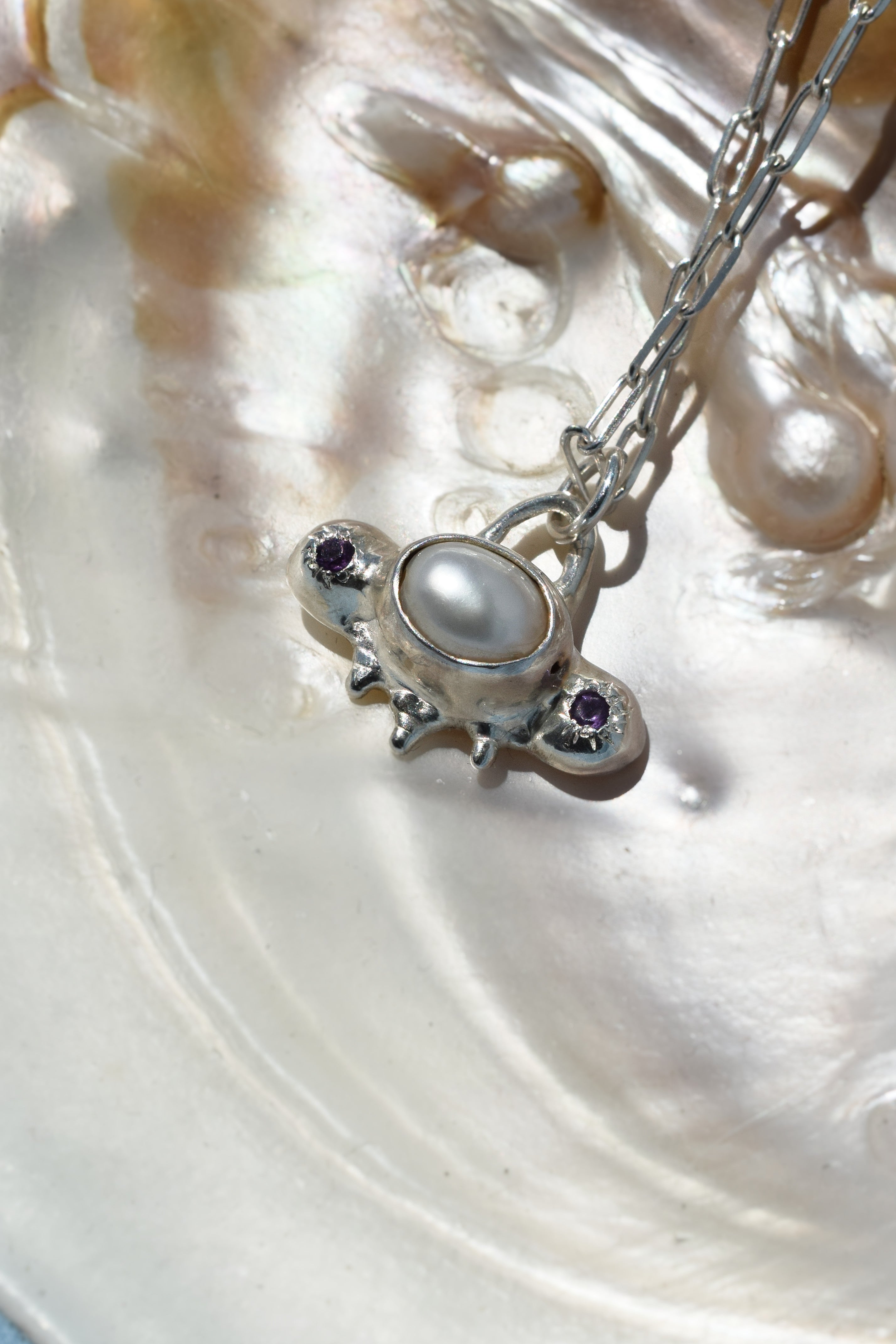 Fresh water pearl and purple cz crystals pendant necklace