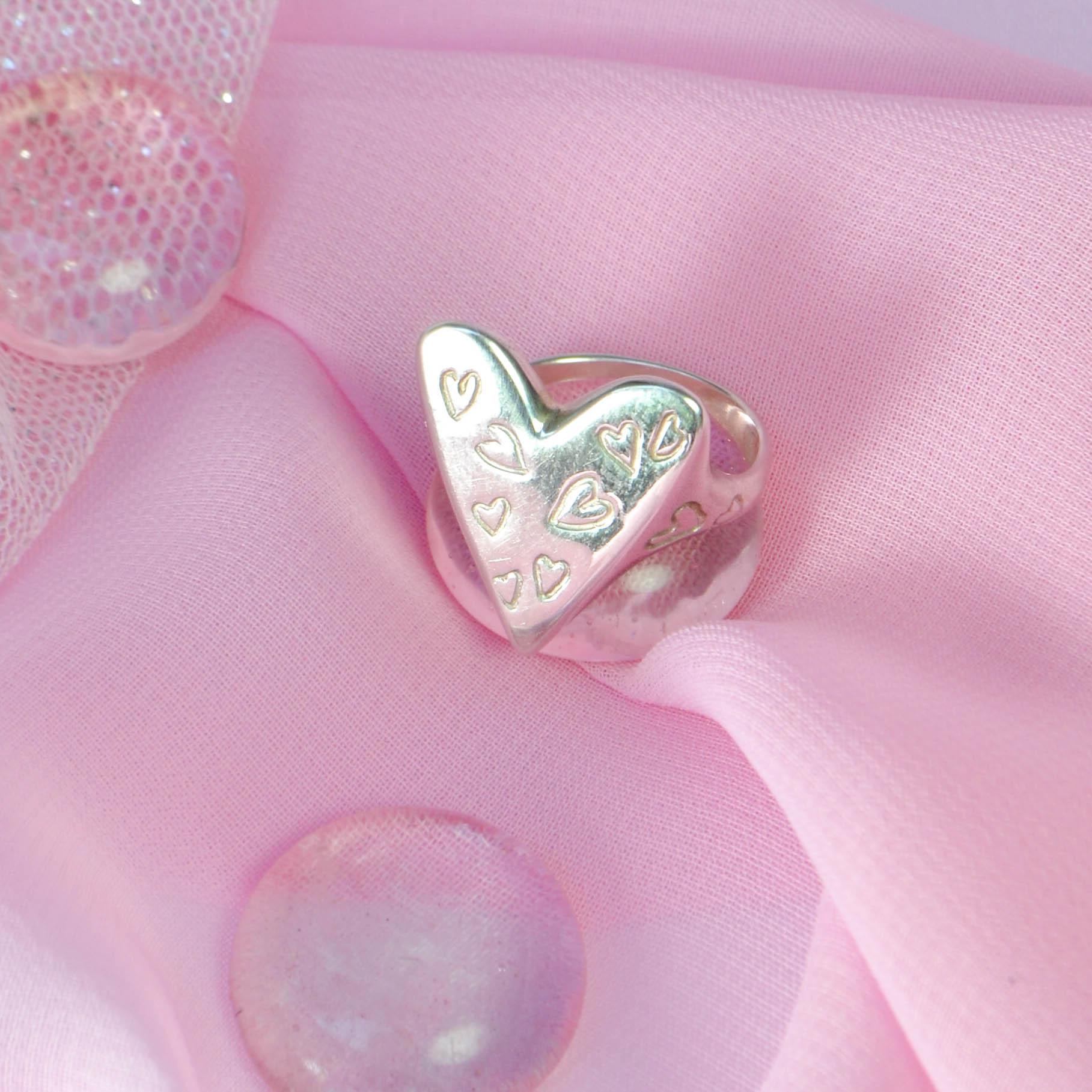 Heart signet ring with many little hearts