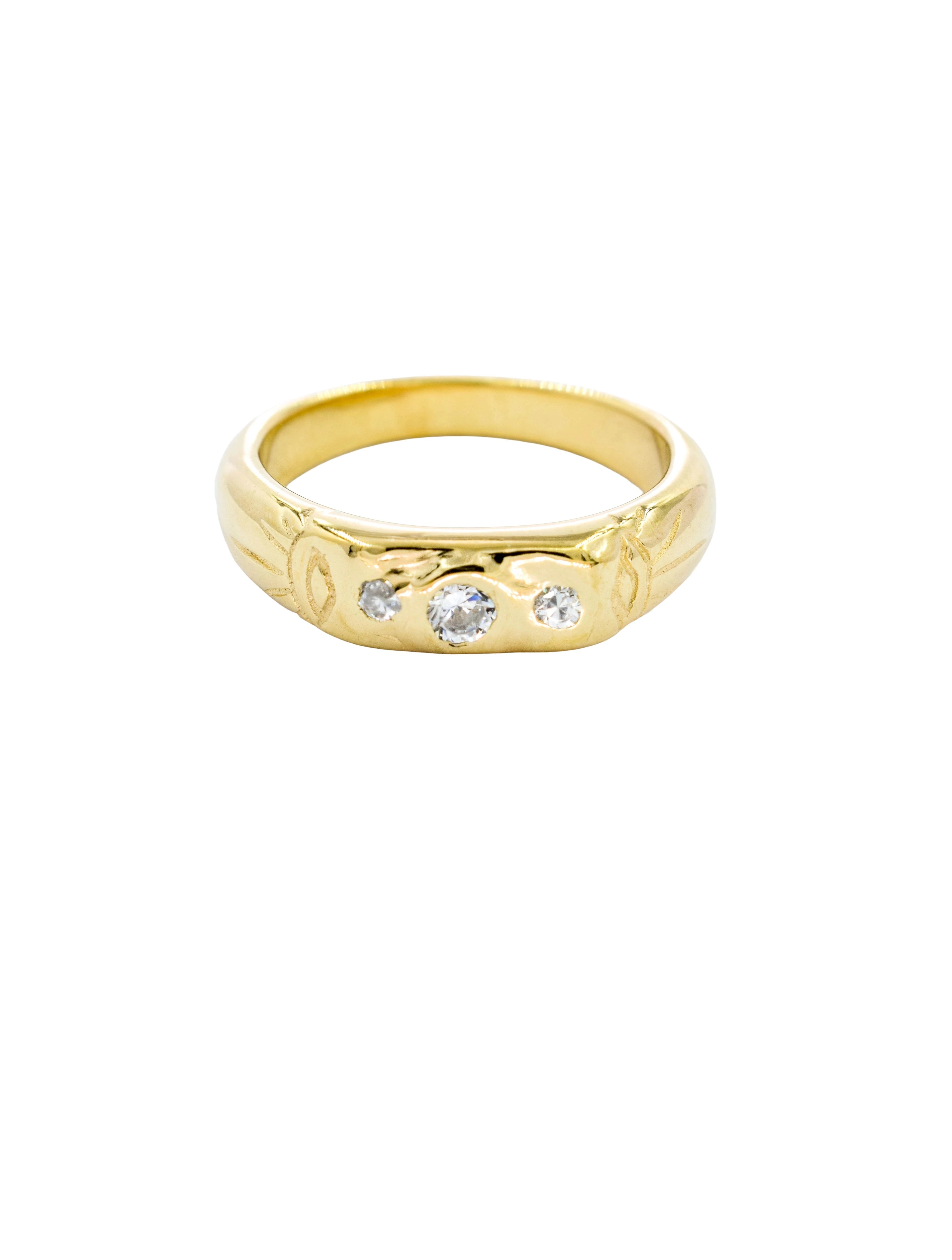 Multi-stone ring with two eyes on the sides