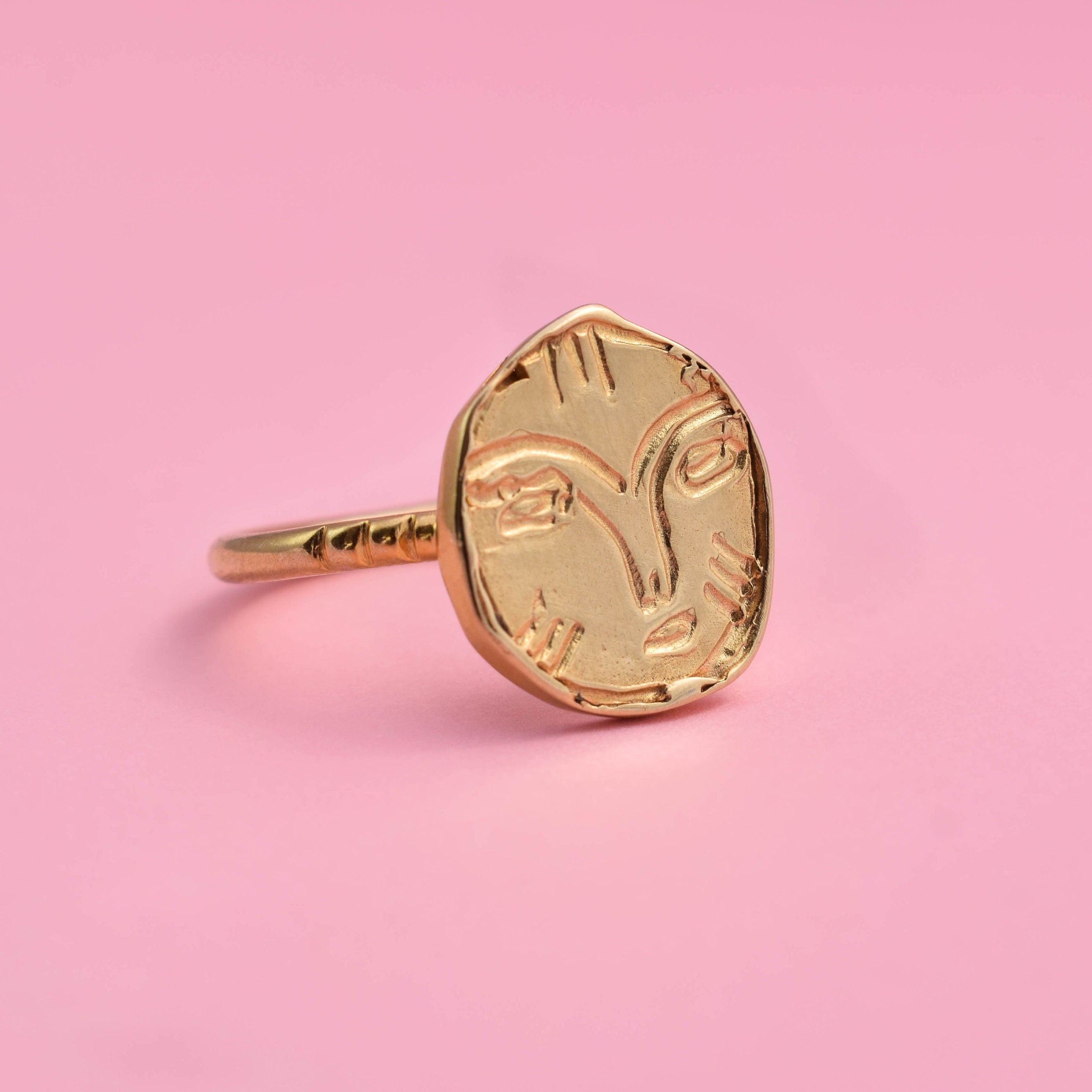Gold face round ring