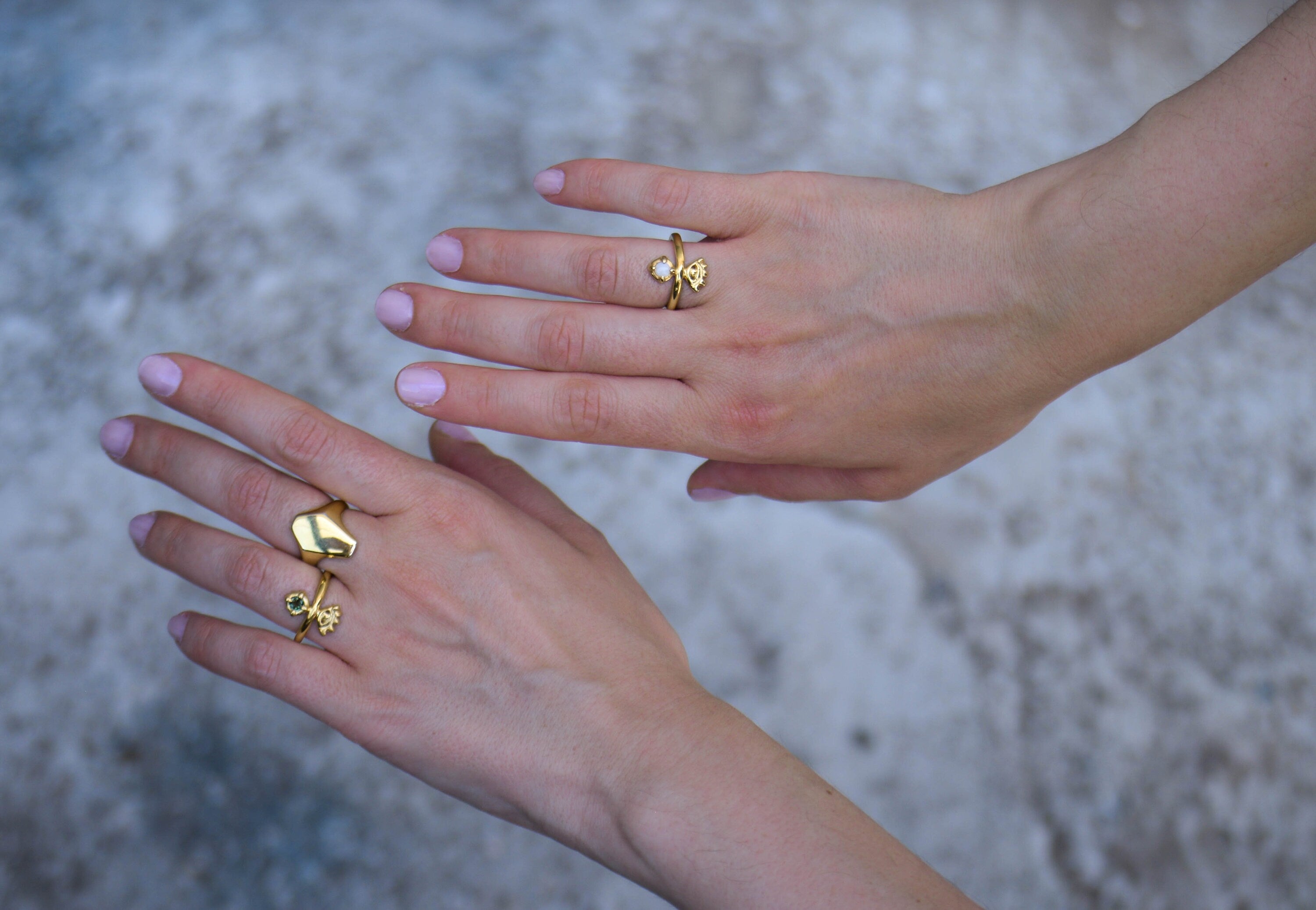 Green tourmaline gold tone ring