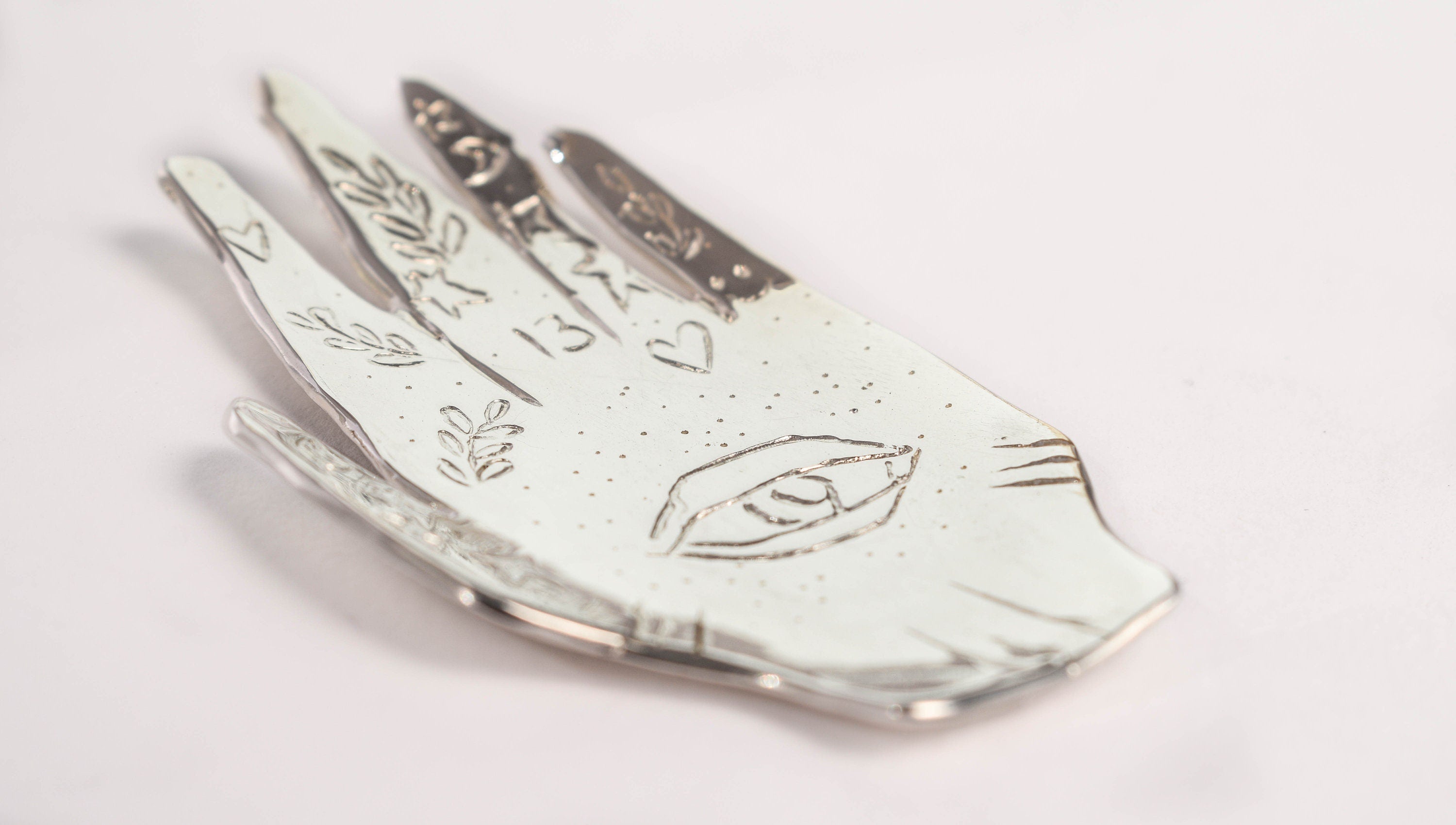 Hand catchall dish