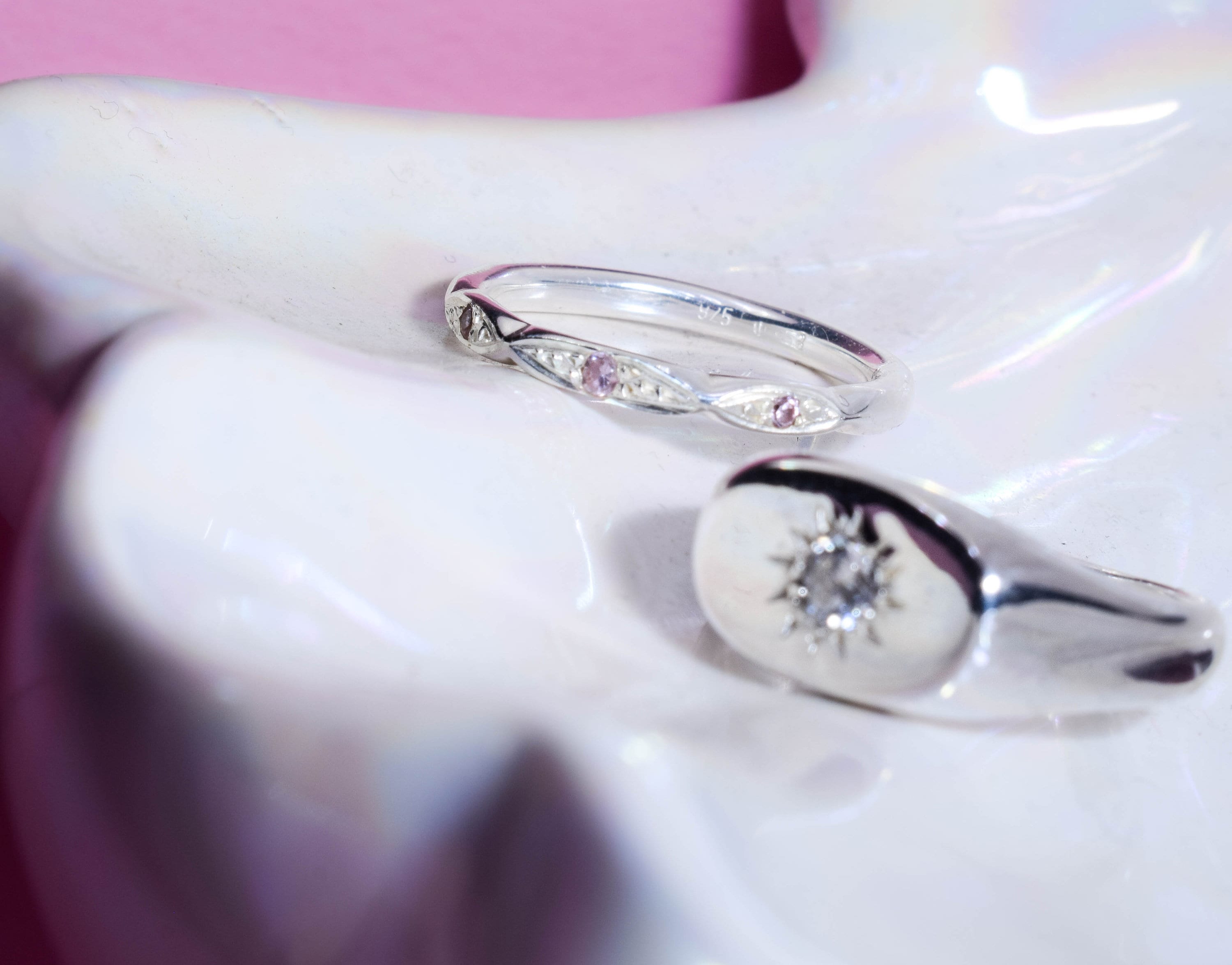 Ring set with two simple rings with stones