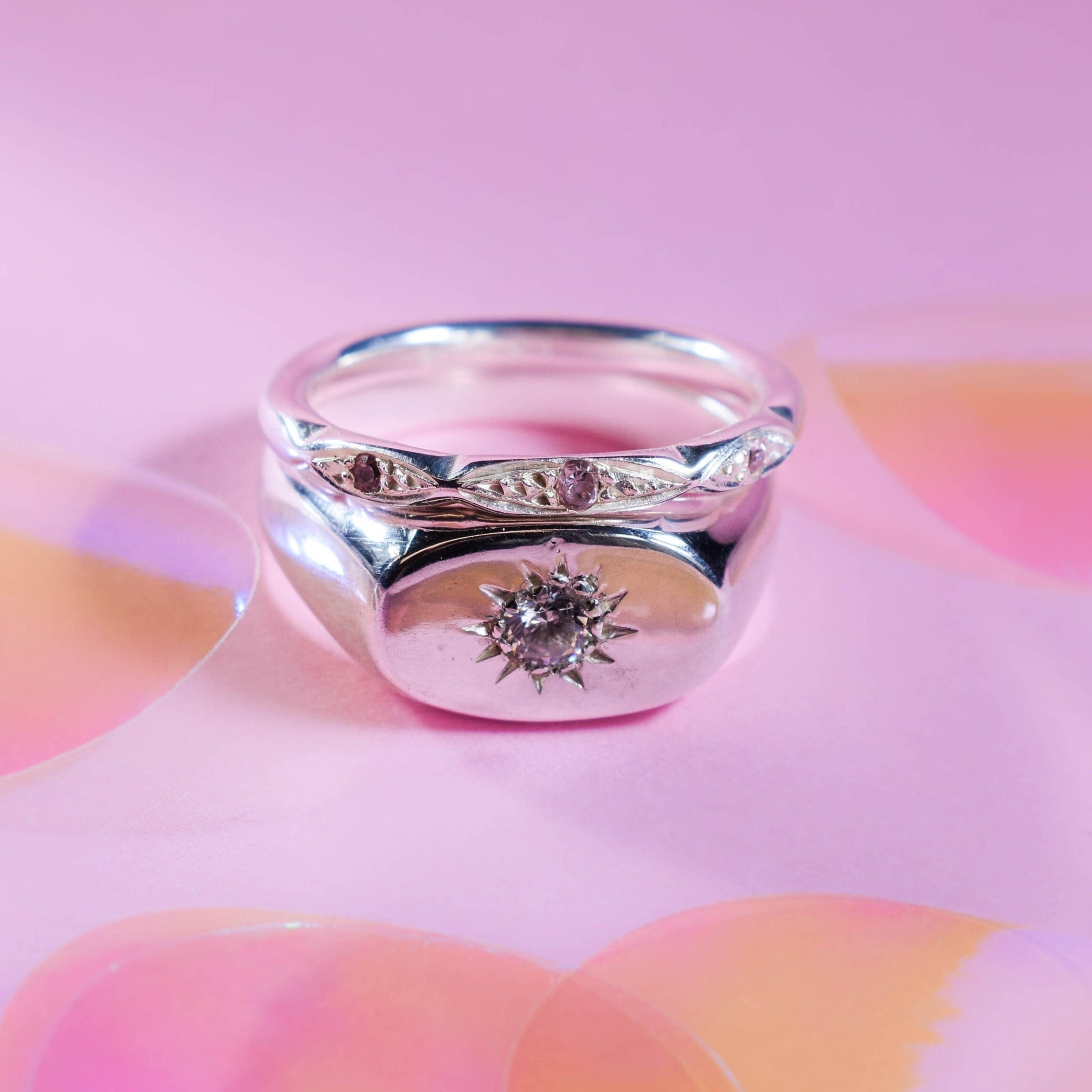 Ring set with two simple rings with stones