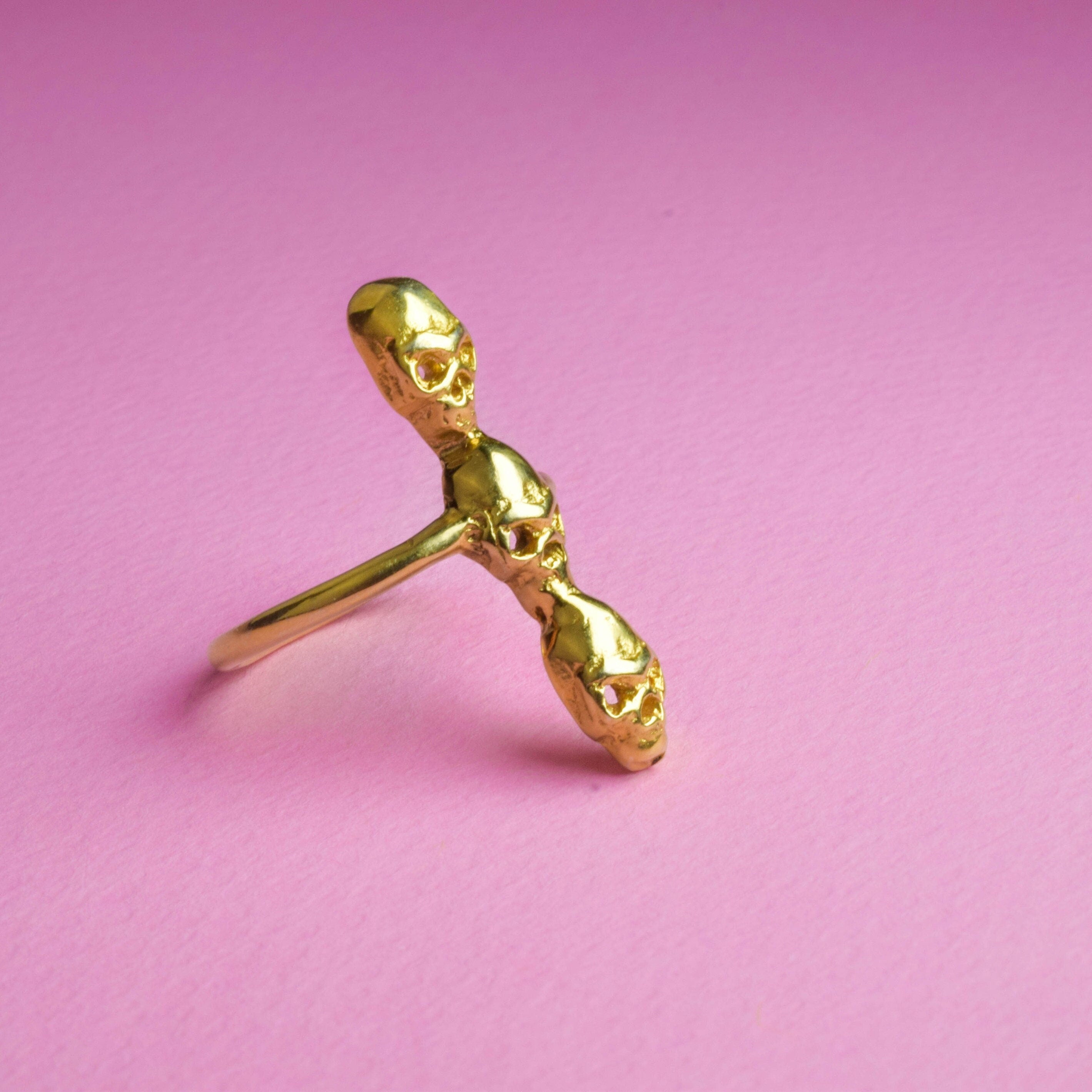 Skulls ring