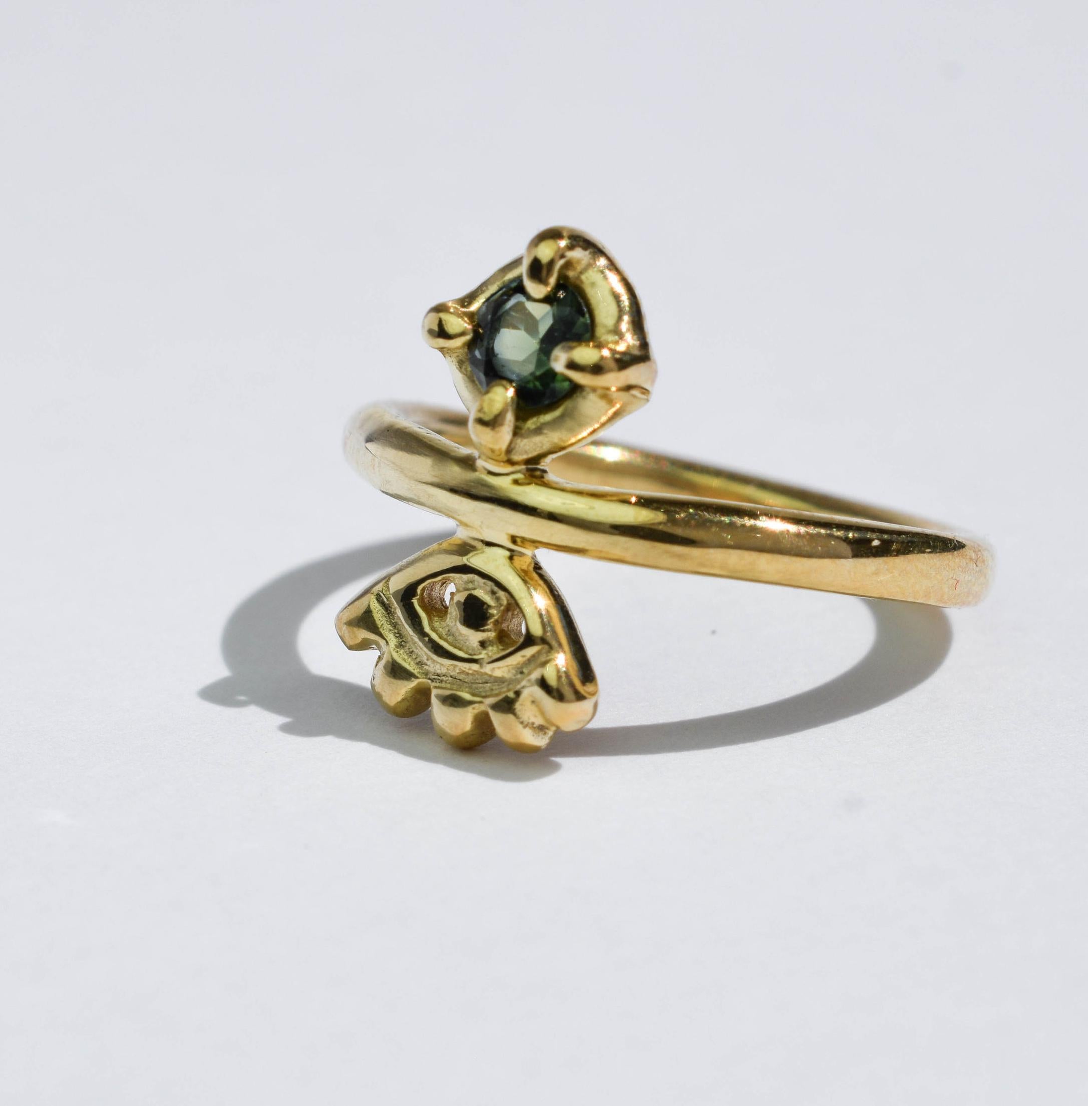 Green tourmaline gold tone ring