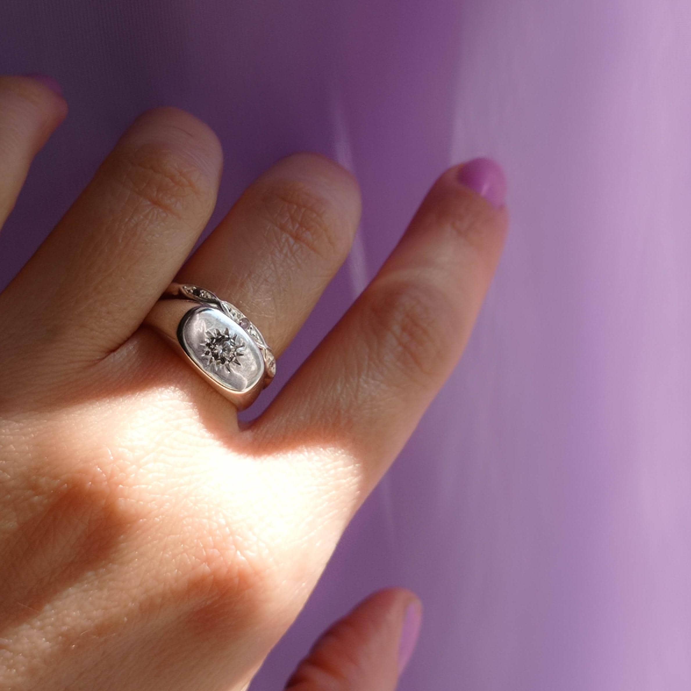 Ring set with two simple rings with stones