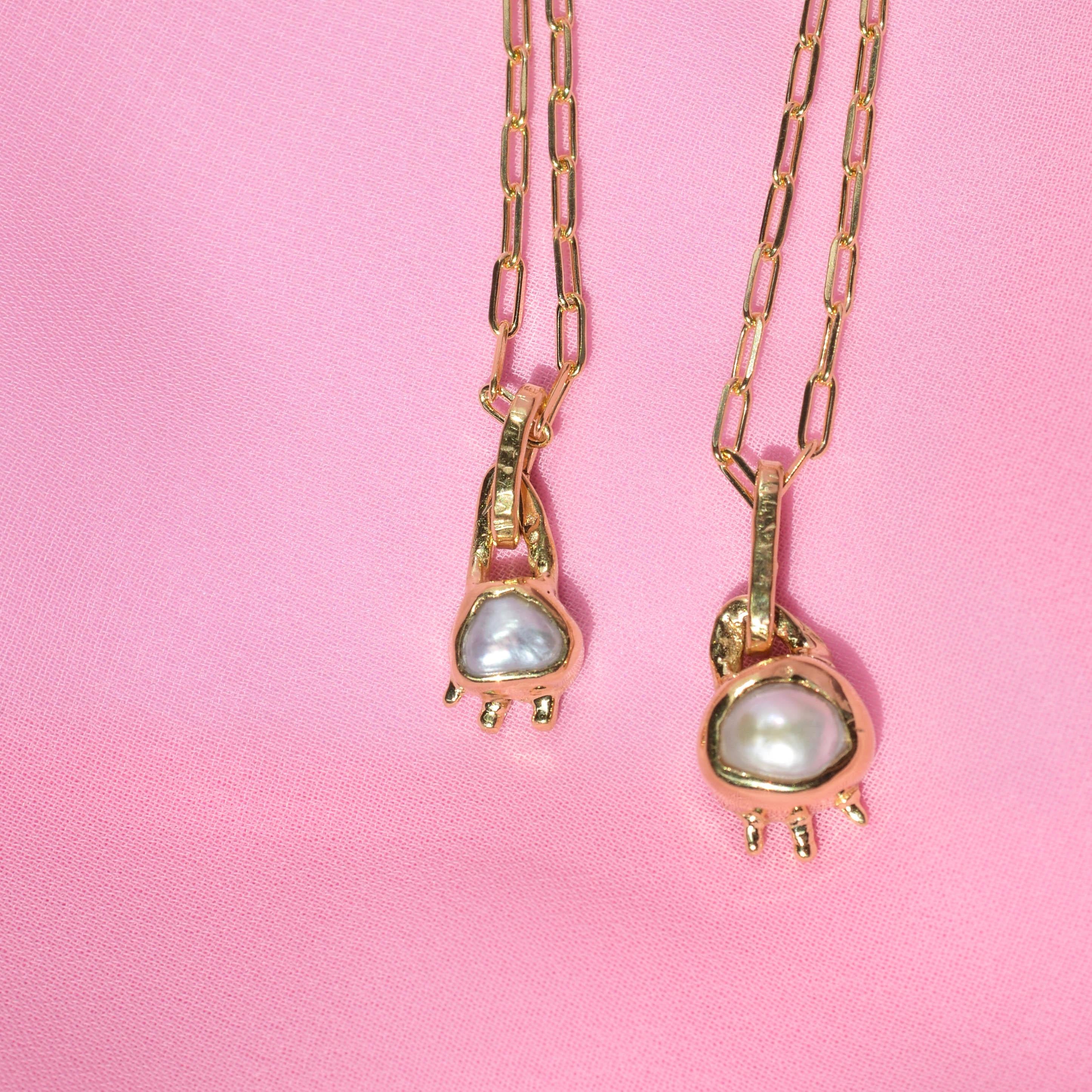 Elegant gold plated pearl necklace
