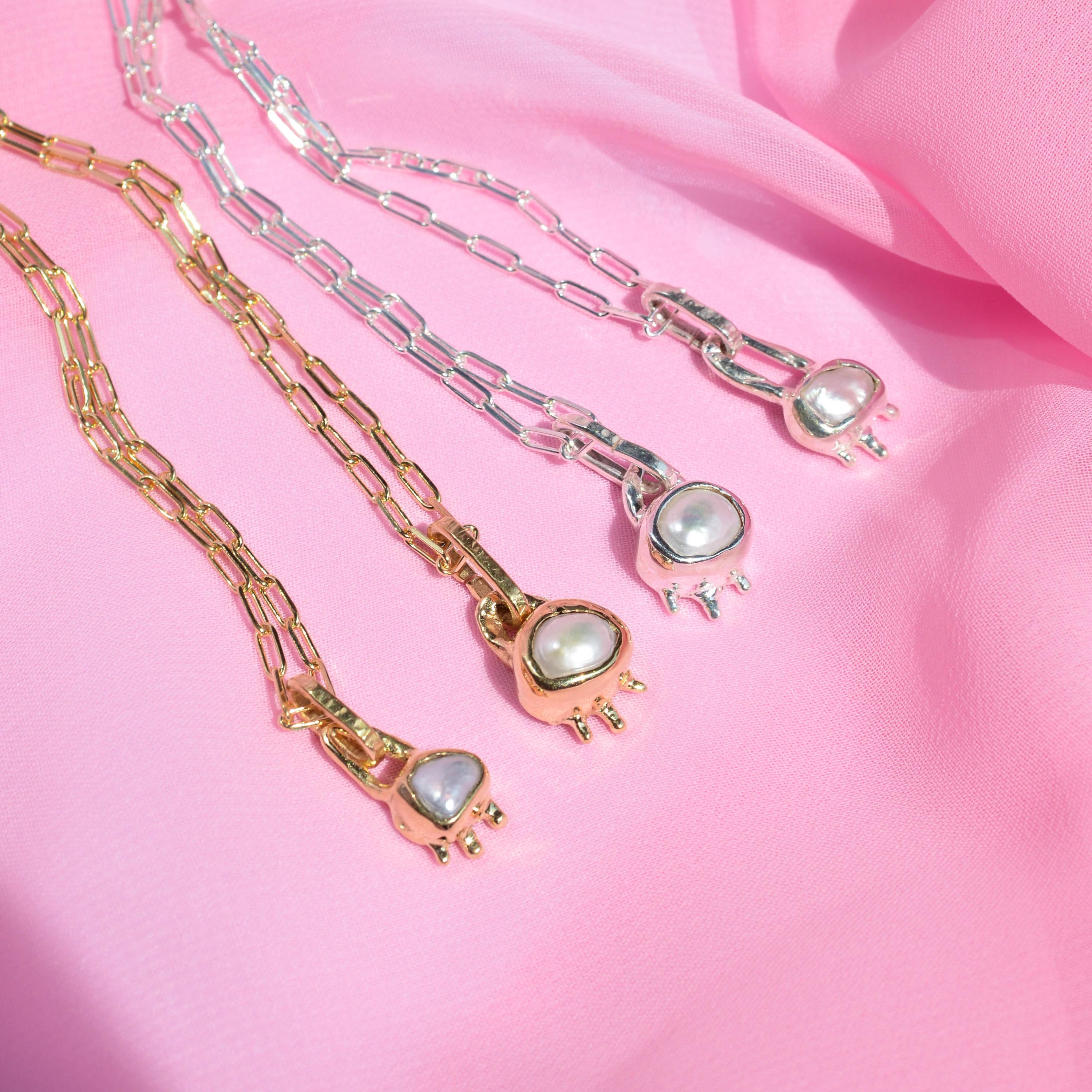 Elegant gold plated pearl necklace