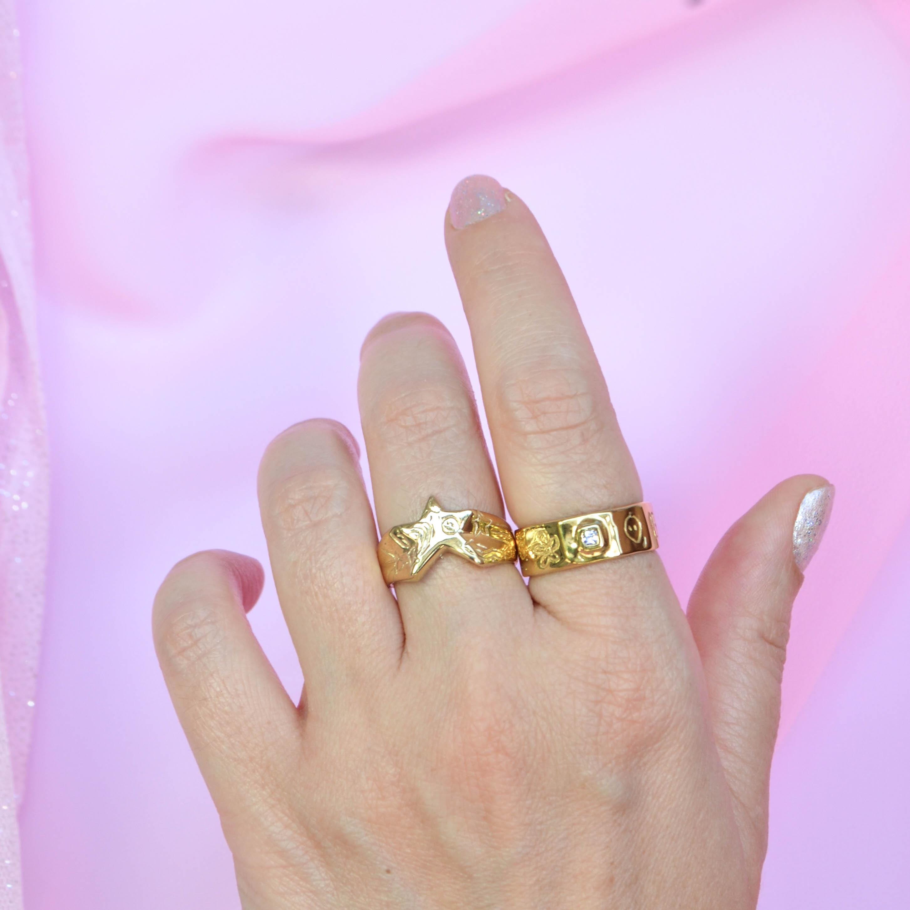 Quirky 90s band ring with a purple square zirconia