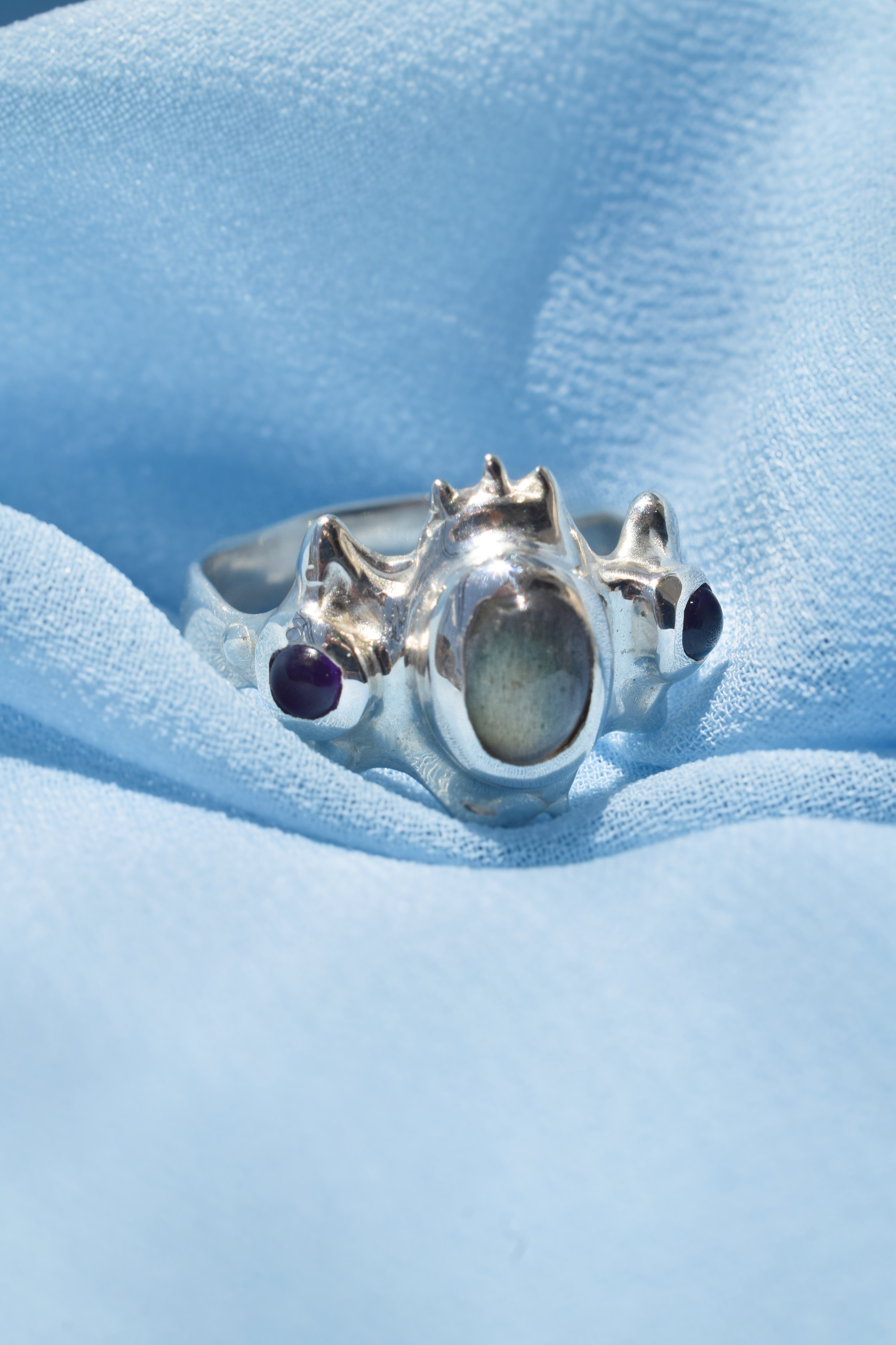 Sterling silver labradorite & amethyst ring