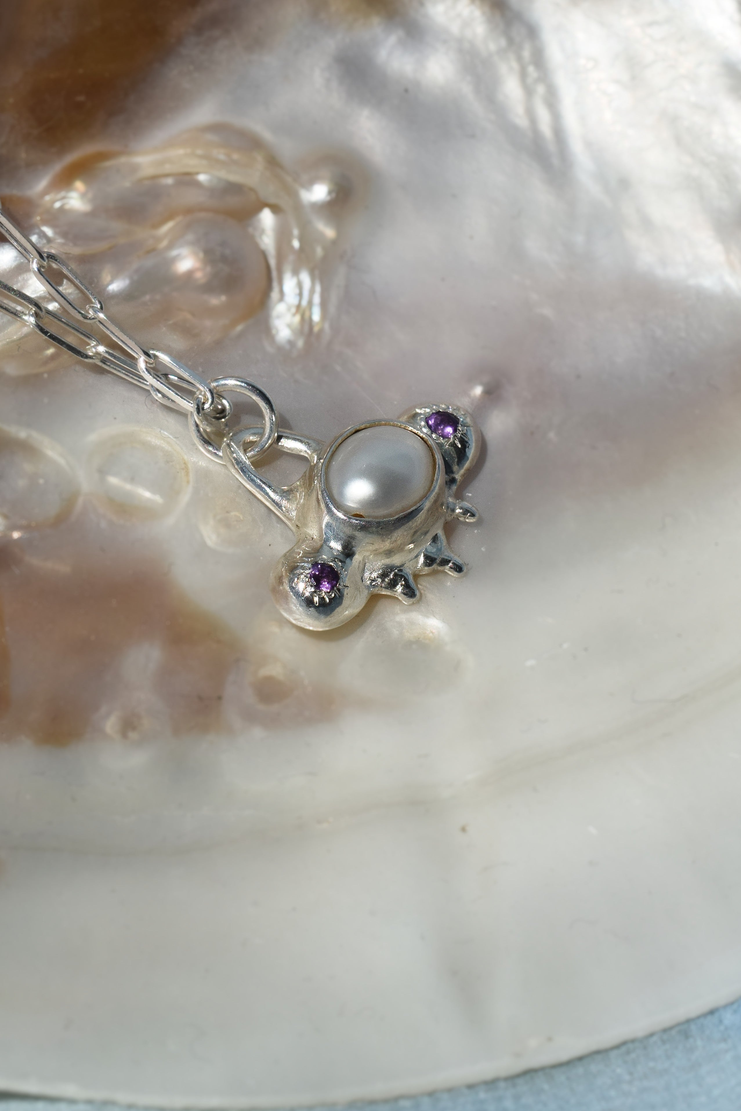 Fresh water pearl and purple cz crystals pendant necklace