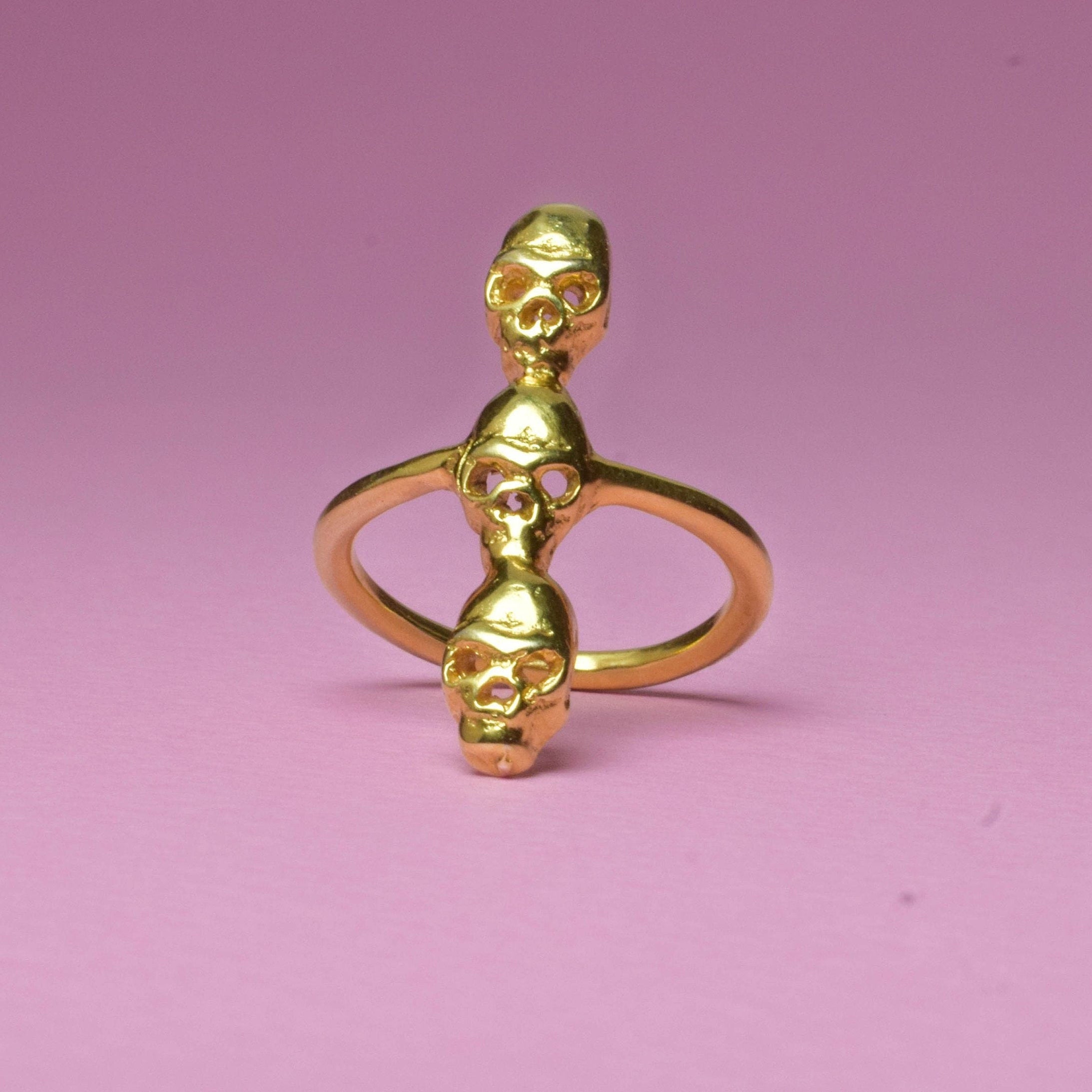 Skulls ring