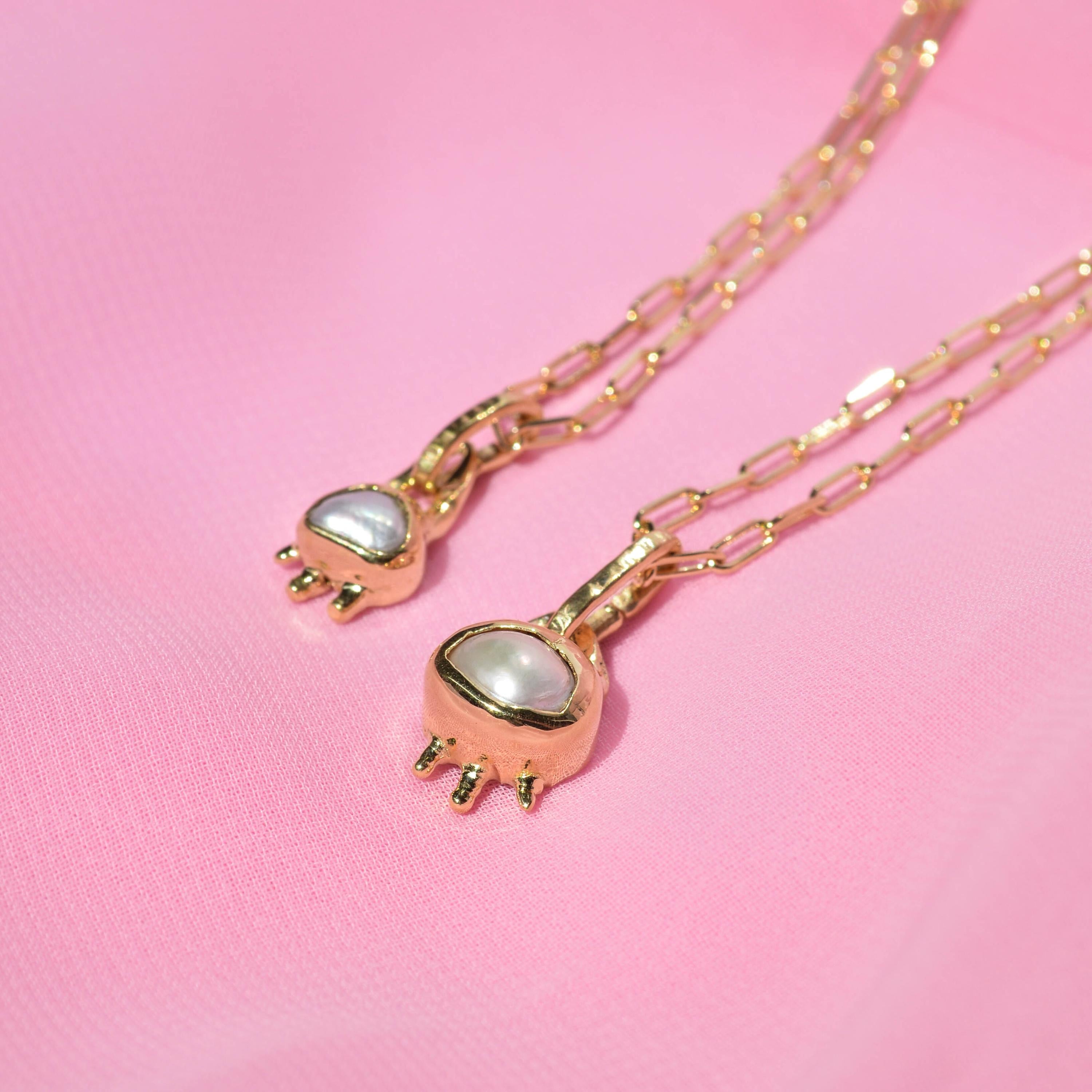 Elegant gold plated pearl necklace